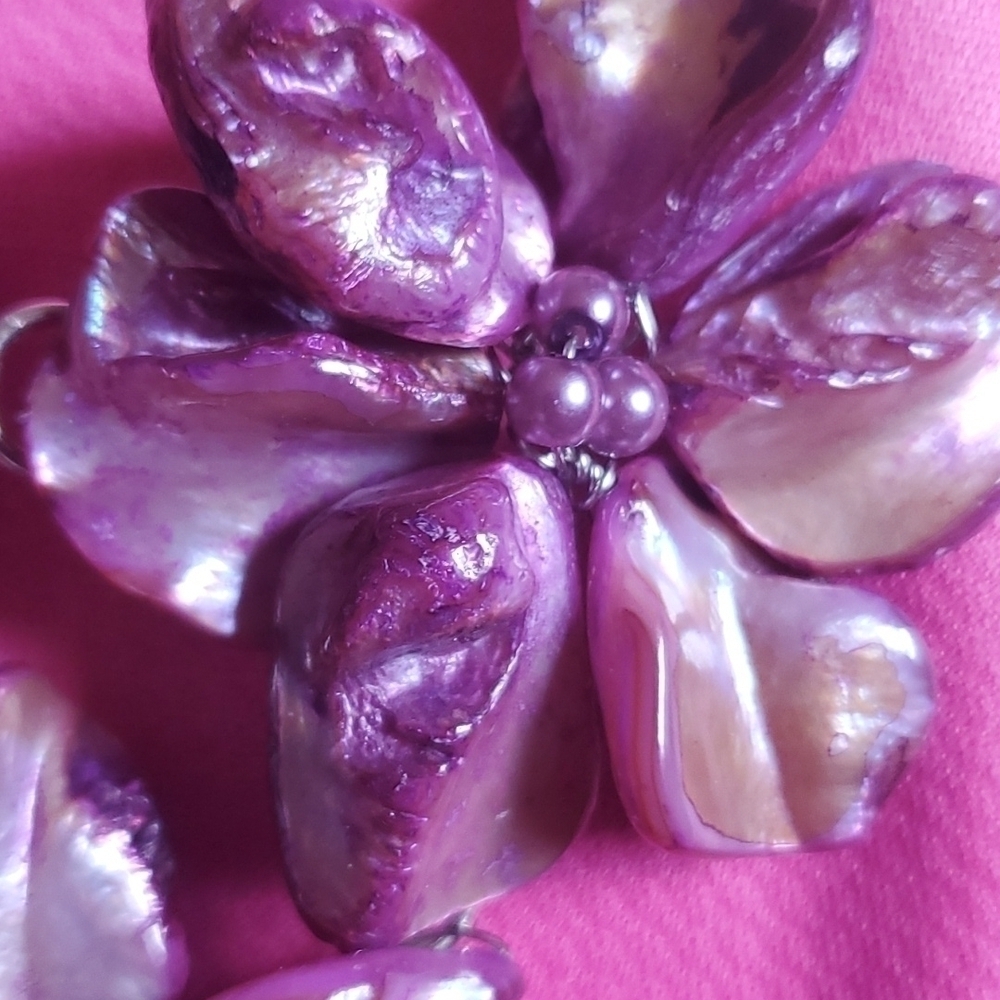 Mother Of Pearl Flower Necklace Earrings Set - Picture 6 of 11